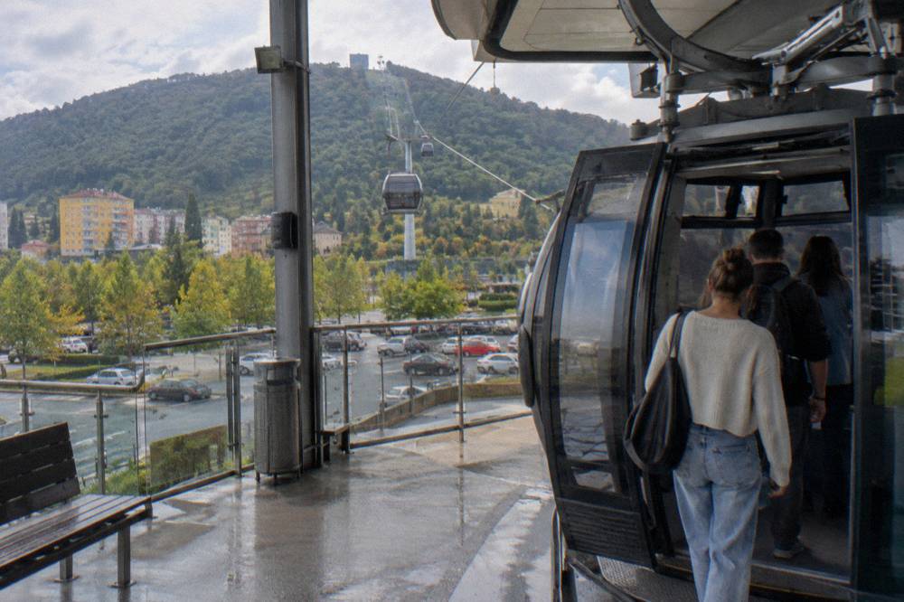 Passengers boarding a cable car cabin at the lower station platform