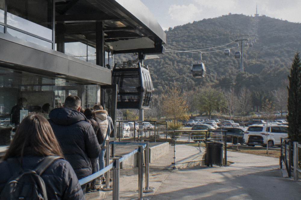 Cable car ticket counter and queue at the Dajti lower station